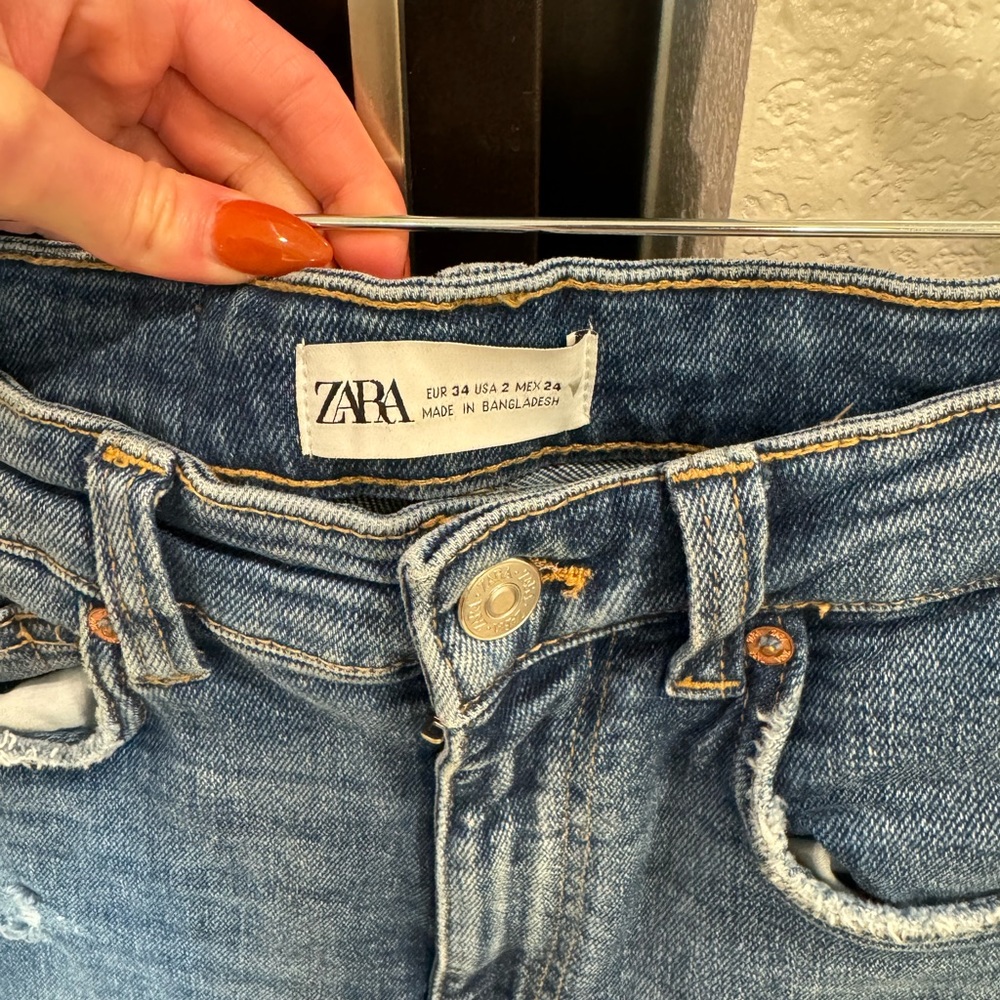 ZARA Women’s High Rise Ripped Jeans - Picture 4 of 5